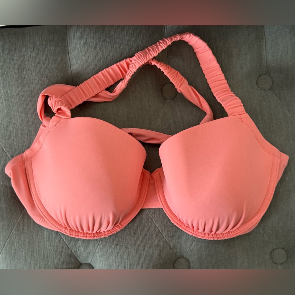 Shade & Shore bikini top. Peach color EUC, non-smoking home.